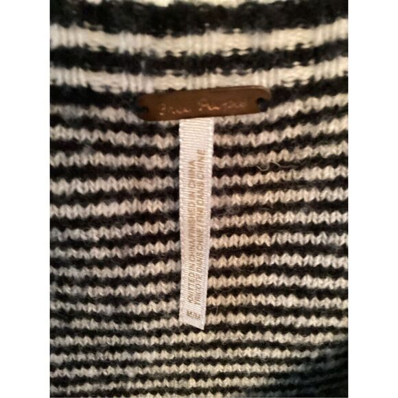 Free People Striped Knit Henley Sweater Sz M Wool blend Black White - Picture 3 of 6